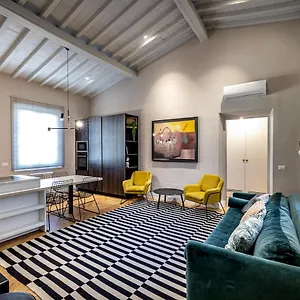 Appartamento Hs4u Ricasoli Luxury Near Duomo N.2, Firenze